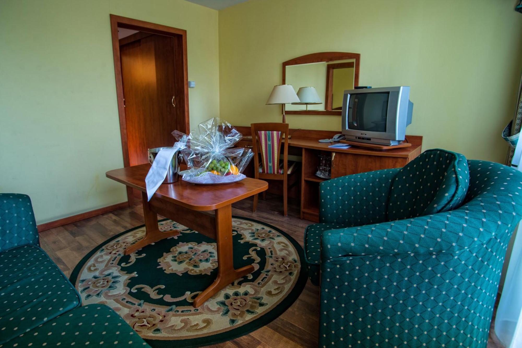 Hotel Pietrak Trzemeszno Zimmer foto